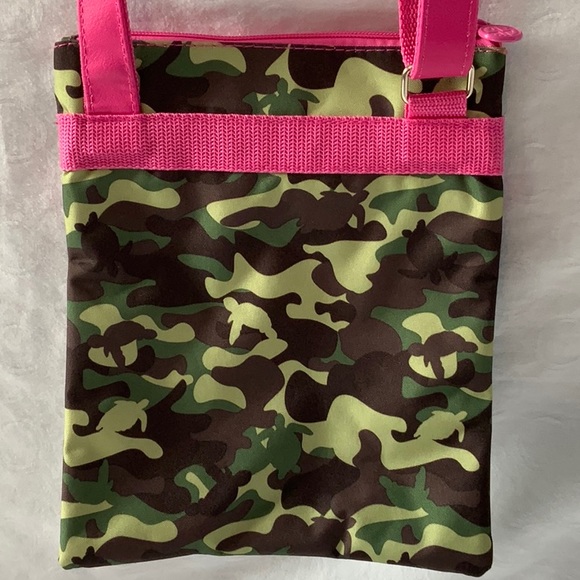 Simple’s Southern Collection TURTLE CAMO Print Crossbody NWOT 100% Clean 2pocket - Picture 2 of 9